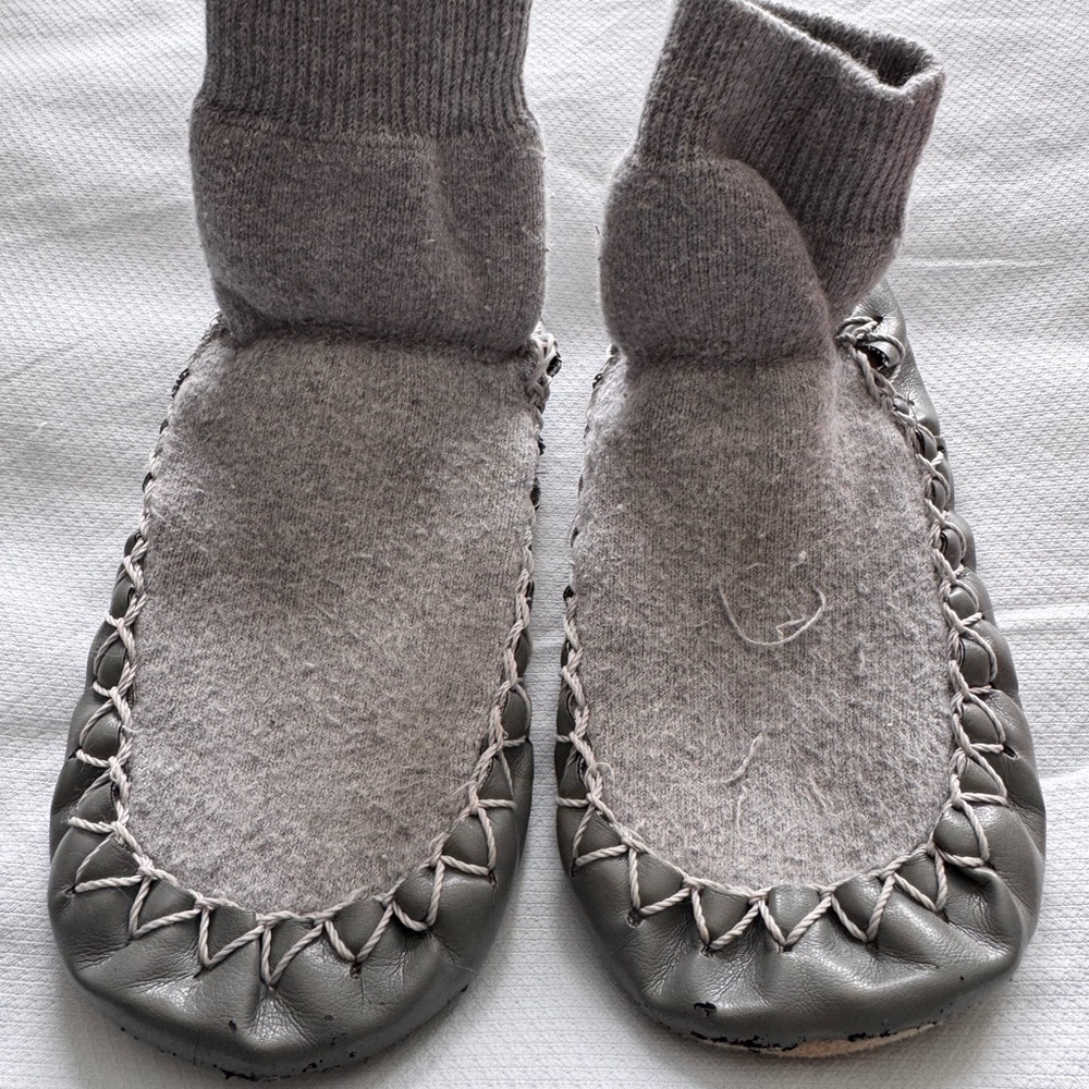 Hanna Andersson Gray and Red Kids Slippers - Picture 4 of 5